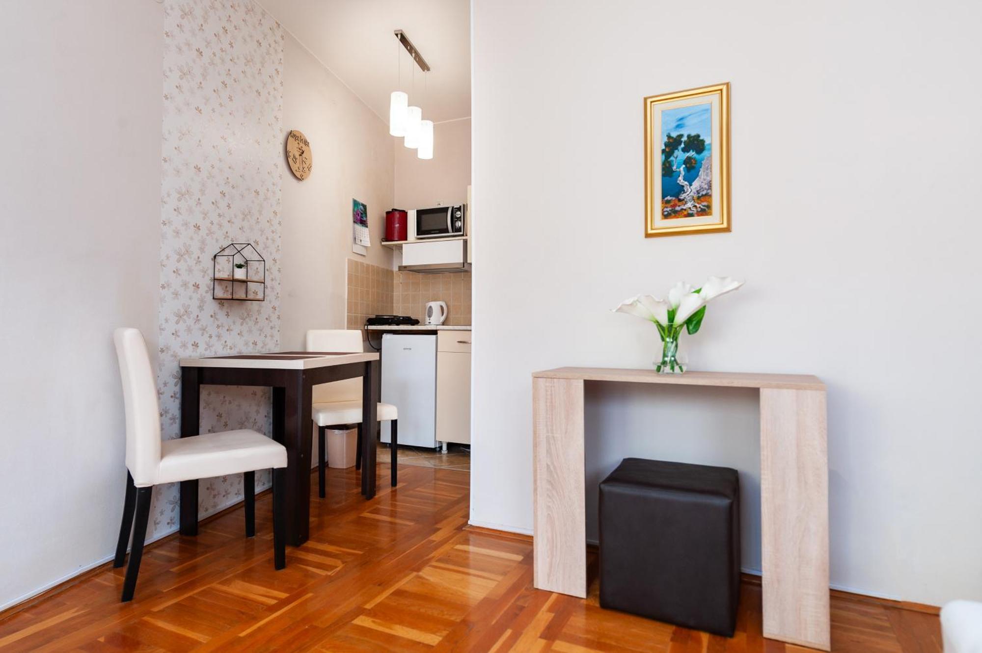 Momo'S Studio Apartment スボティツァ エクステリア 写真